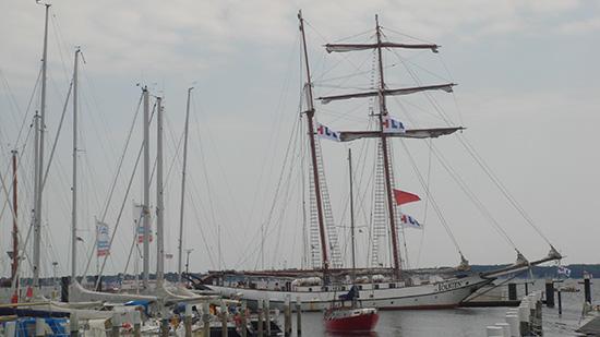 van der Rest Sail Charter