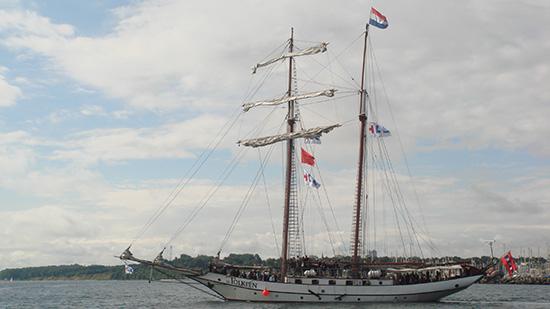 van der Rest Sail Charter