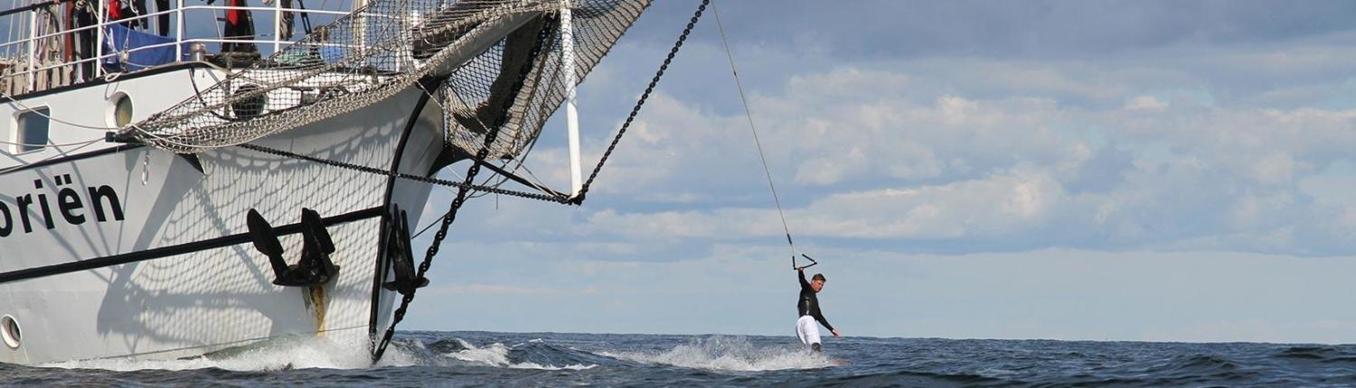 Nehmen Sie Kurs auf neue Horizonte – mit unseren Großseglern Loth Lorien und J. R. Tolkien.