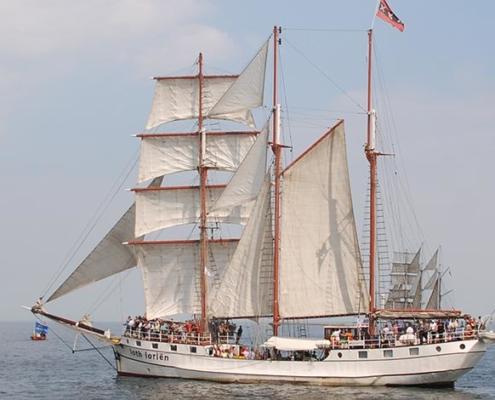 Nehmen Sie Kurs auf neue Horizonte – mit unseren Großseglern Loth Lorien und J. R. Tolkien.